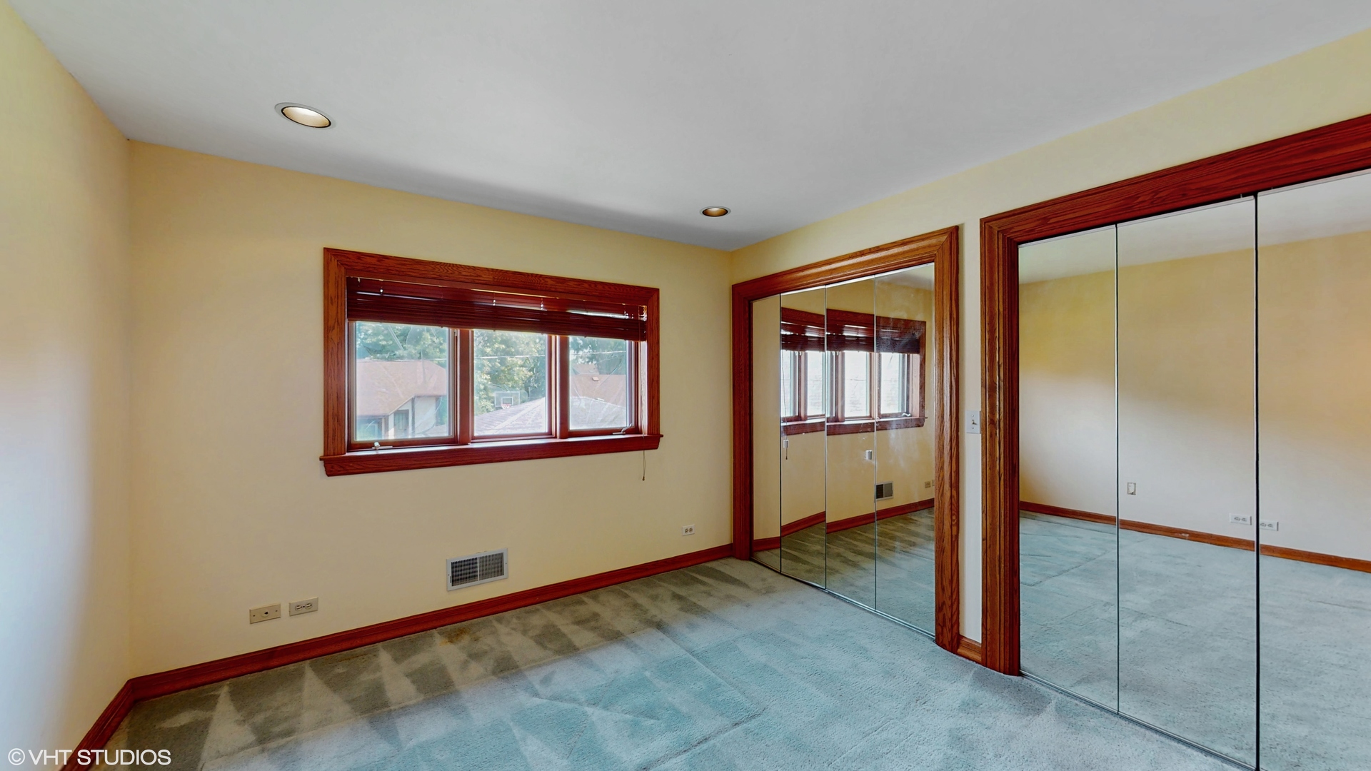 270 W Fremont Avenue, Elmhurst, IL 60126