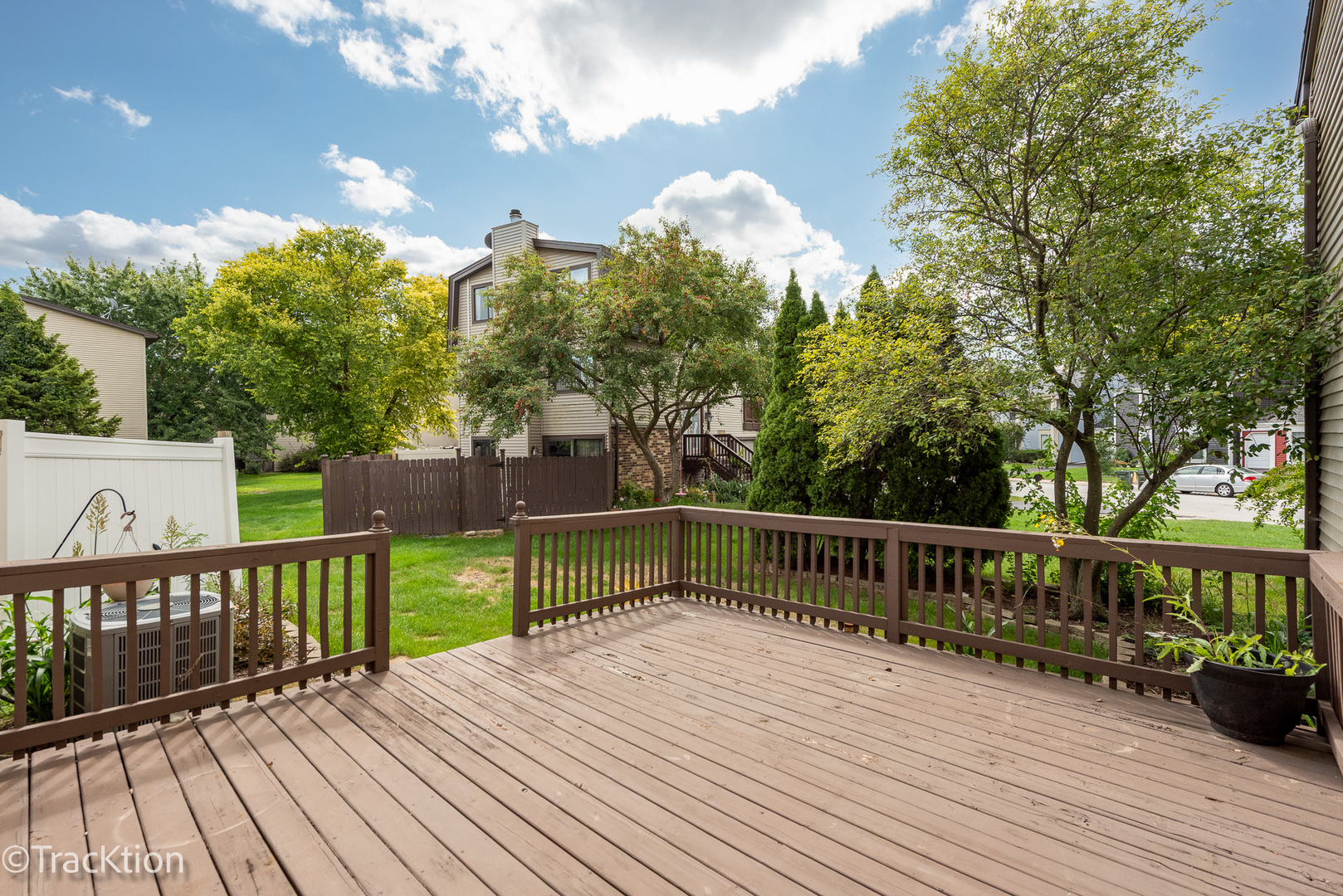 29W425 THORNWOOD Lane, Warrenville, IL 60555