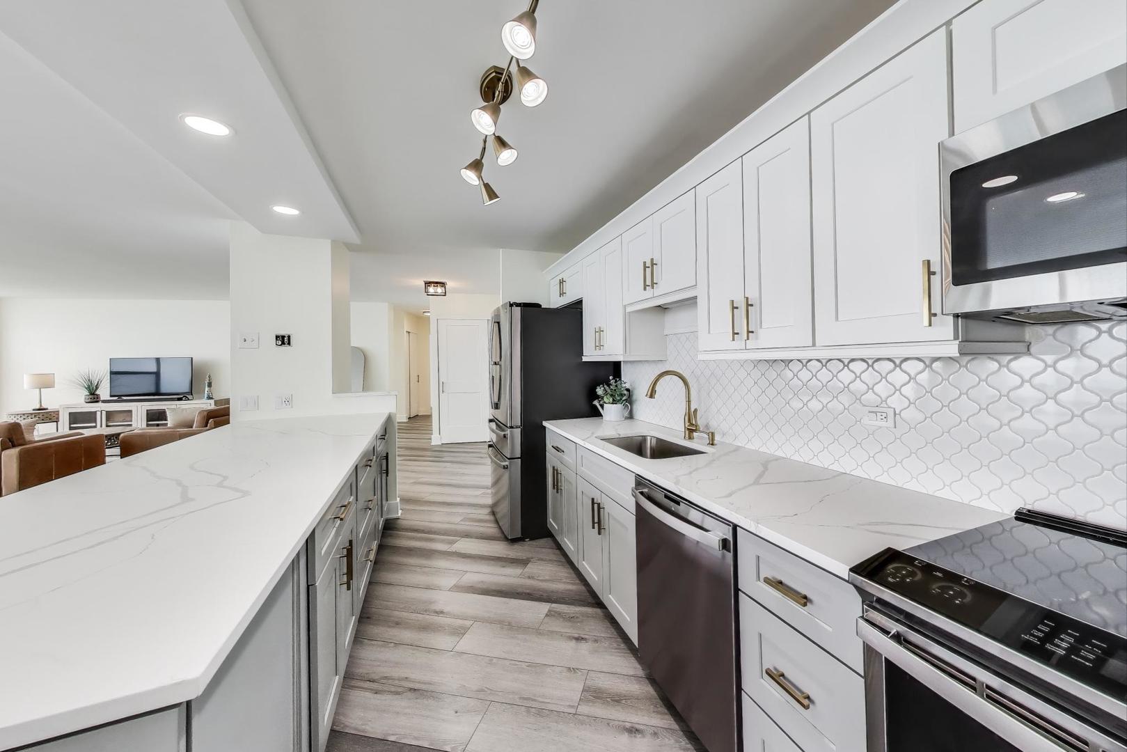 940 W Glenlake Avenue #19C, Chicago, IL 60660
