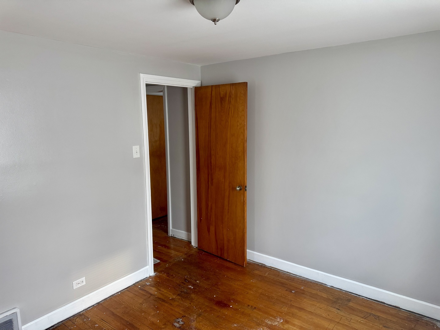 8929 S Paxton Avenue, Chicago, IL 60617