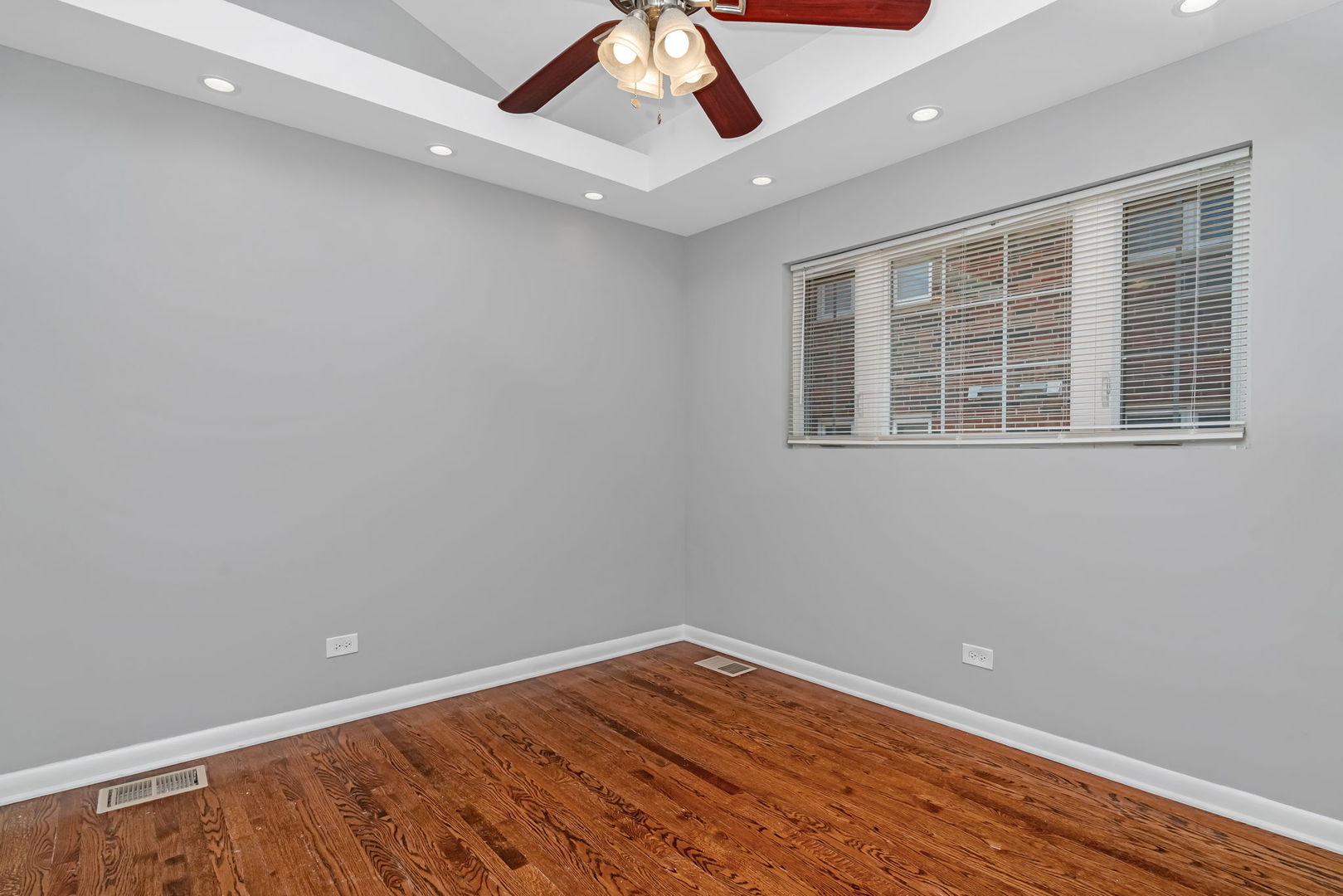 15 S WAIOLA Avenue #4, La Grange, IL 60525