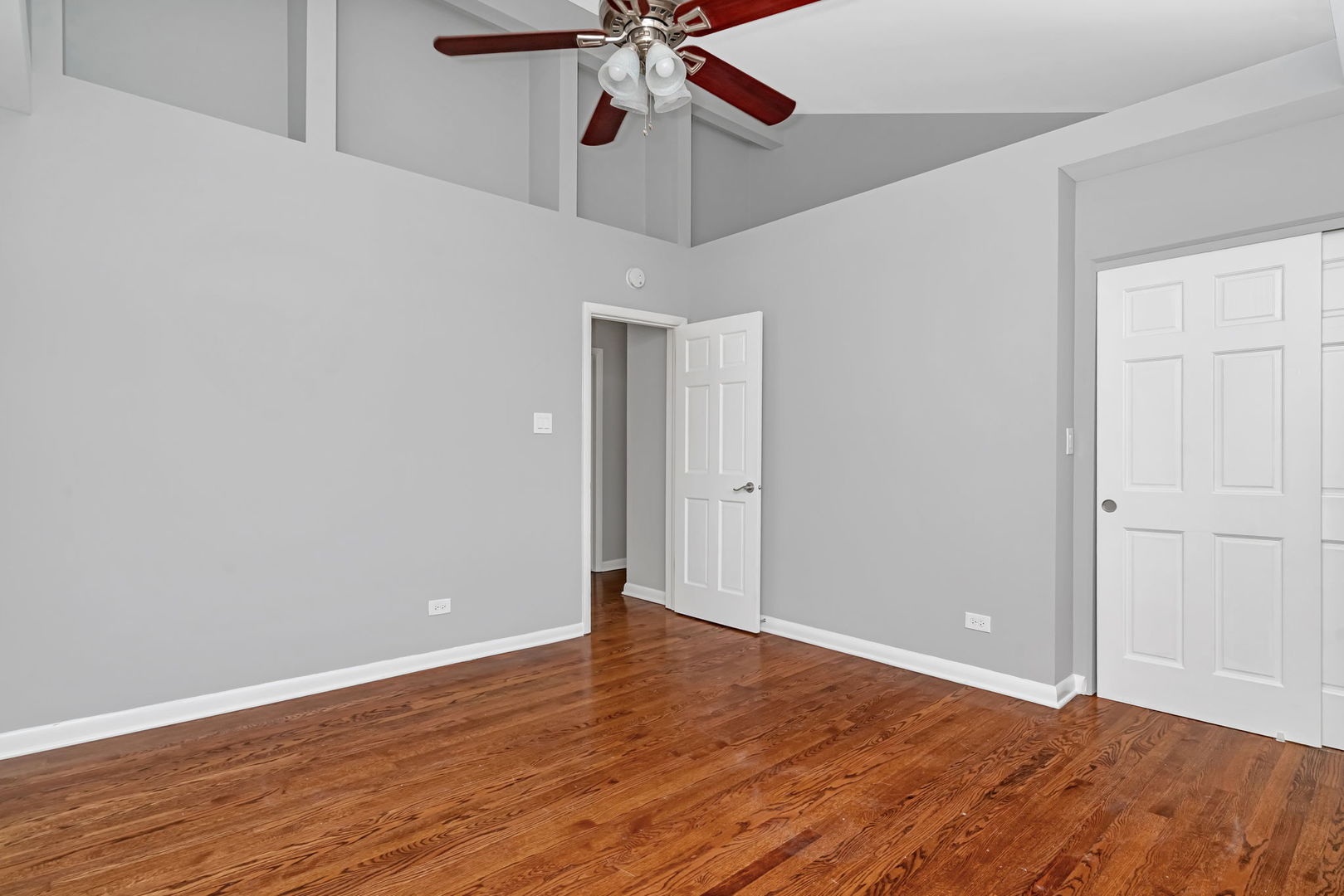 15 S WAIOLA Avenue #4, La Grange, IL 60525