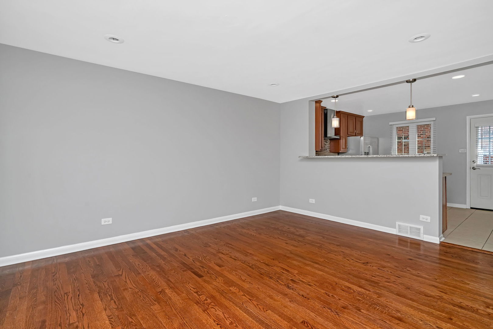 15 S WAIOLA Avenue #4, La Grange, IL 60525