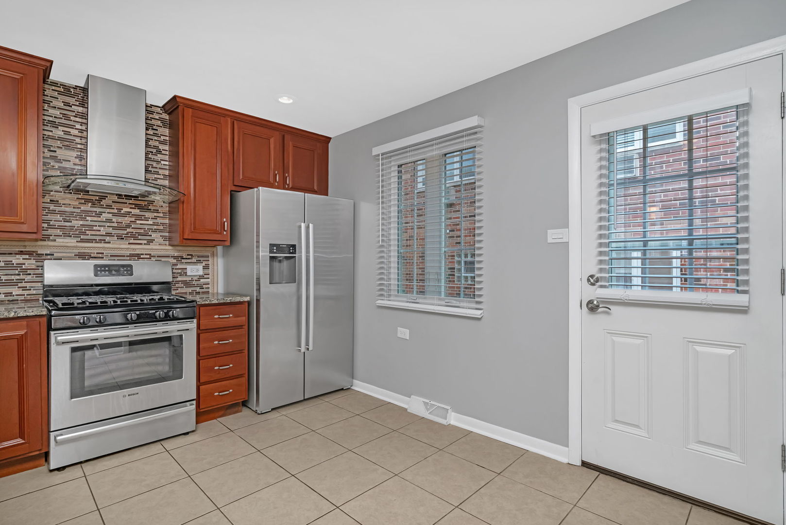 15 S WAIOLA Avenue #4, La Grange, IL 60525