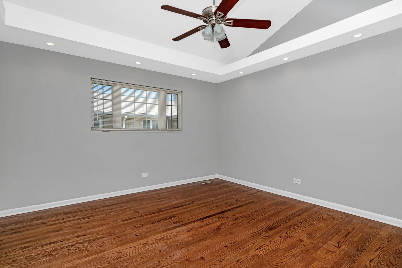 15 S WAIOLA Avenue #4, La Grange, IL 60525