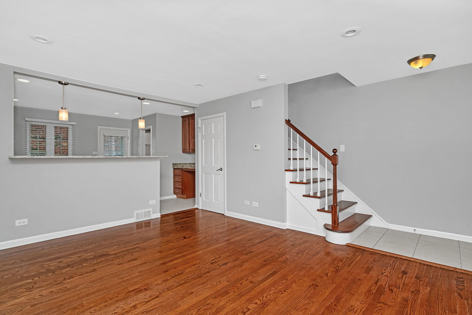 15 S WAIOLA Avenue #4, La Grange, IL 60525
