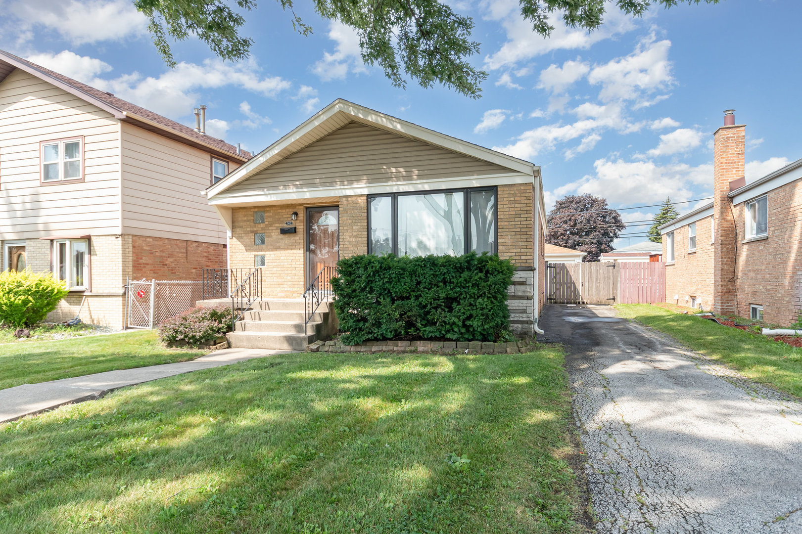 7802 Mulligan Avenue, Burbank, IL 60459