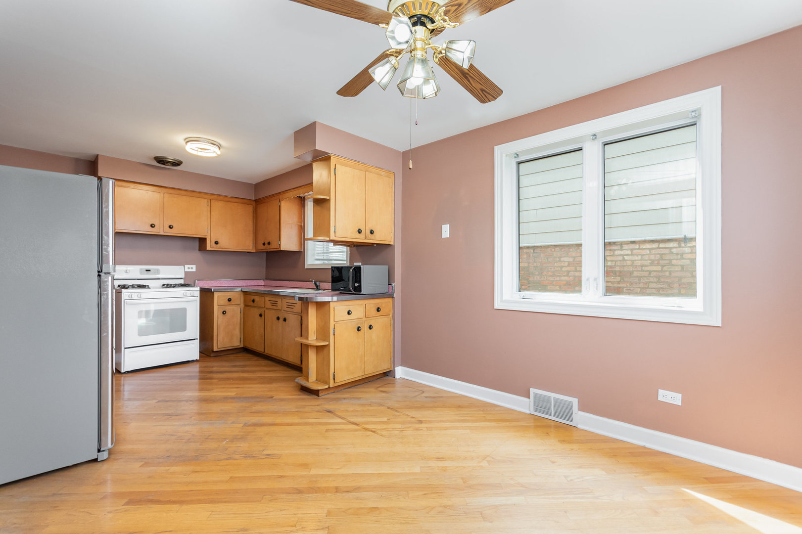 7802 Mulligan Avenue, Burbank, IL 60459