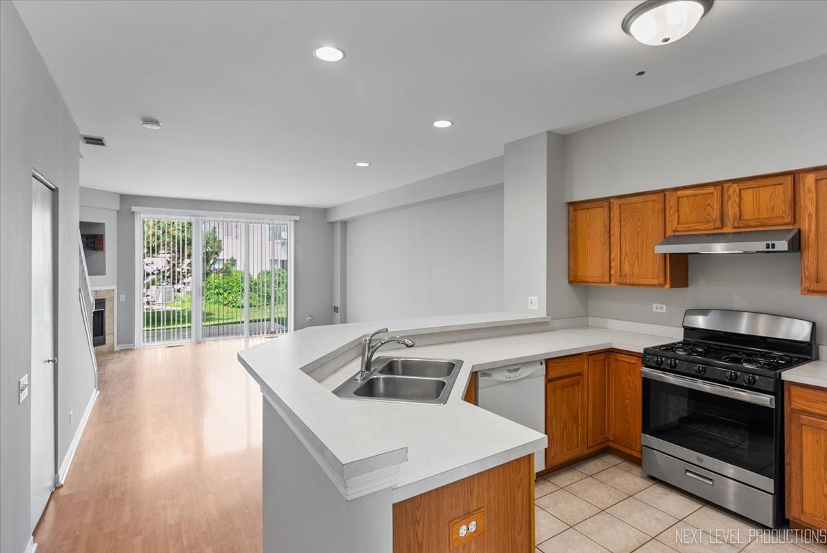 2553 Carrolwood Road #-, Naperville, IL 60540