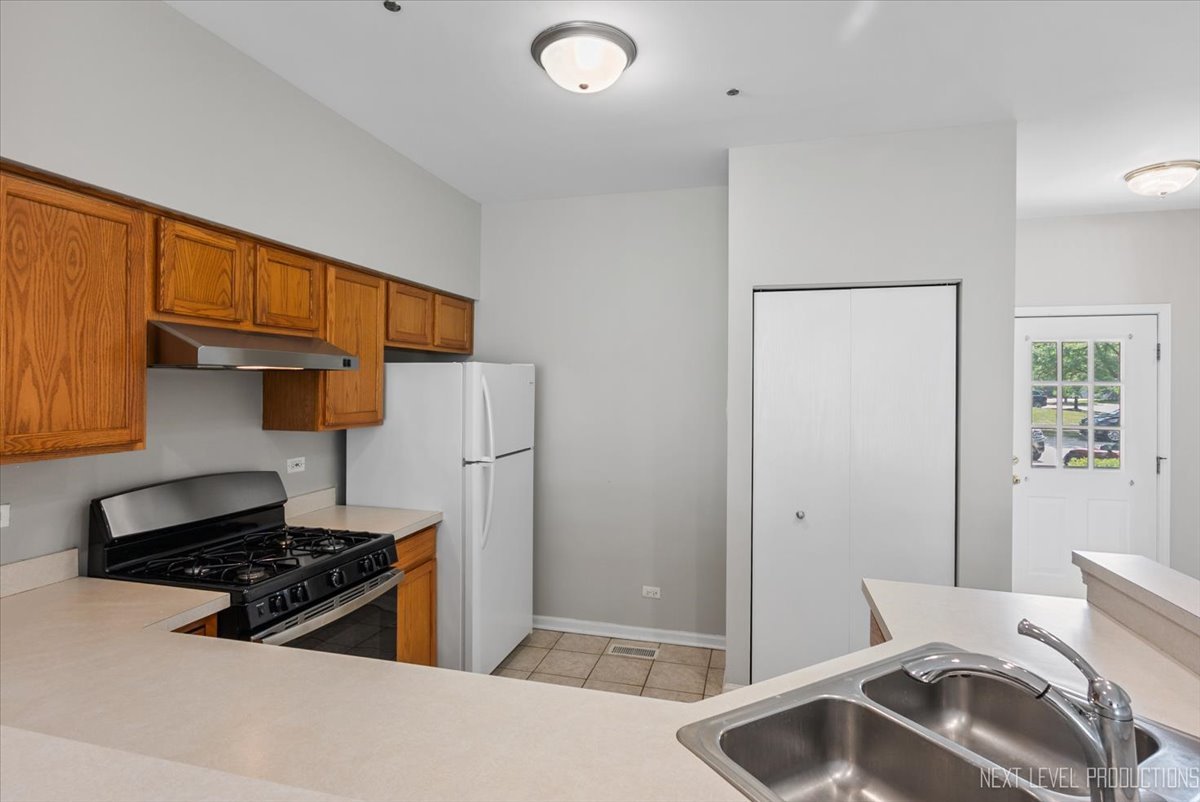 2553 Carrolwood Road #-, Naperville, IL 60540