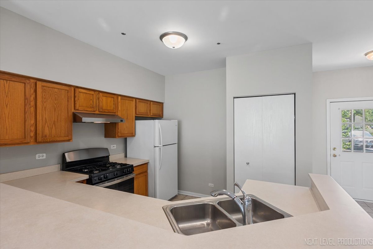 2553 Carrolwood Road #-, Naperville, IL 60540