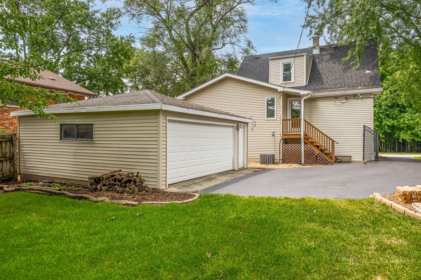 7 Cumnor Road, Westmont, IL 60559