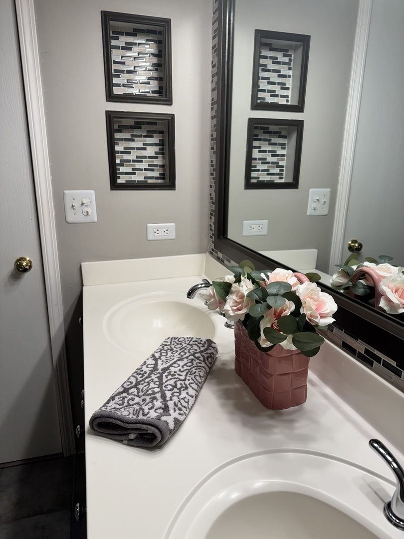 200 Chesterfield Court #D, Schaumburg, IL 60193