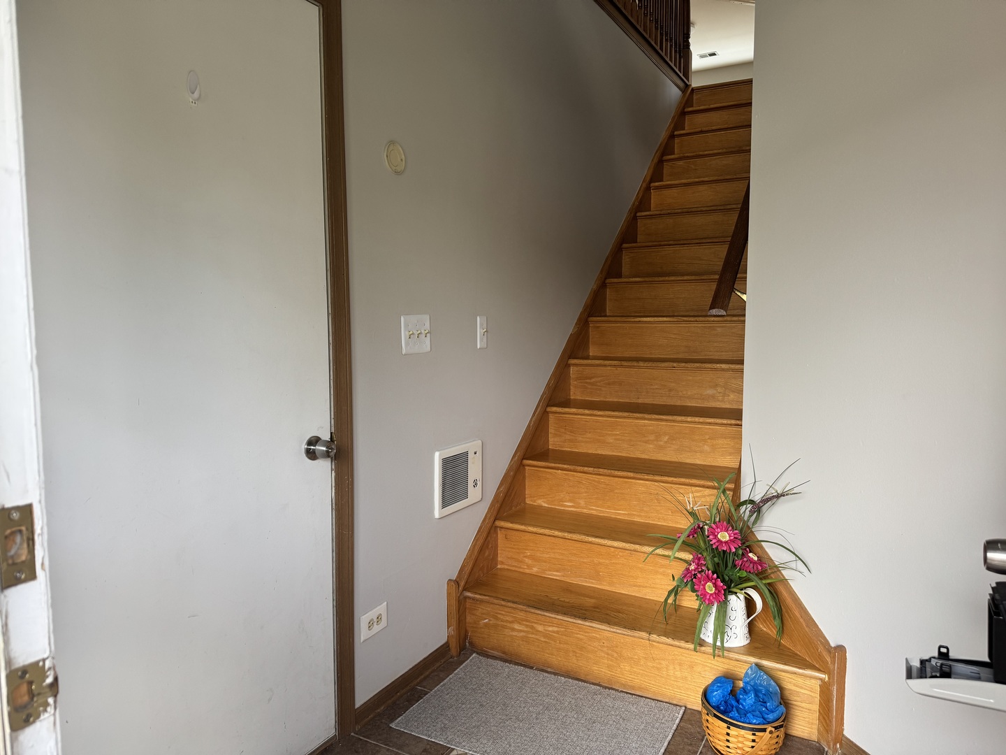 200 Chesterfield Court #D, Schaumburg, IL 60193