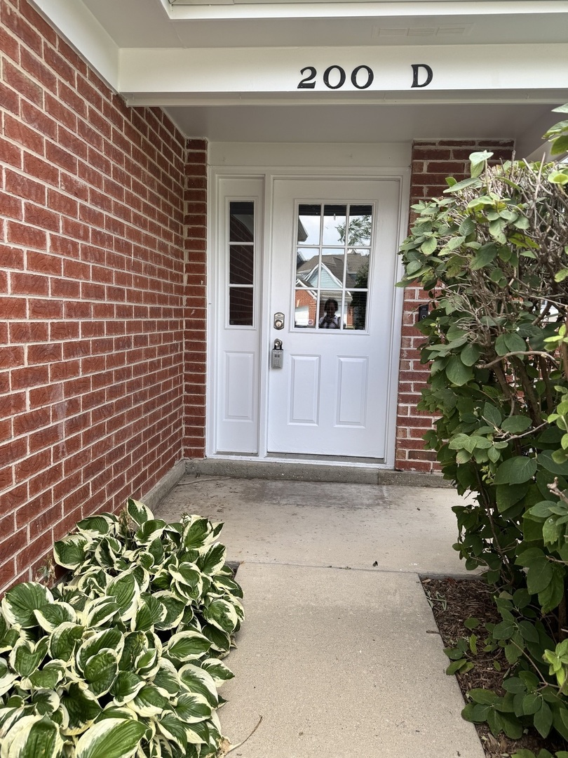 200 Chesterfield Court #D, Schaumburg, IL 60193