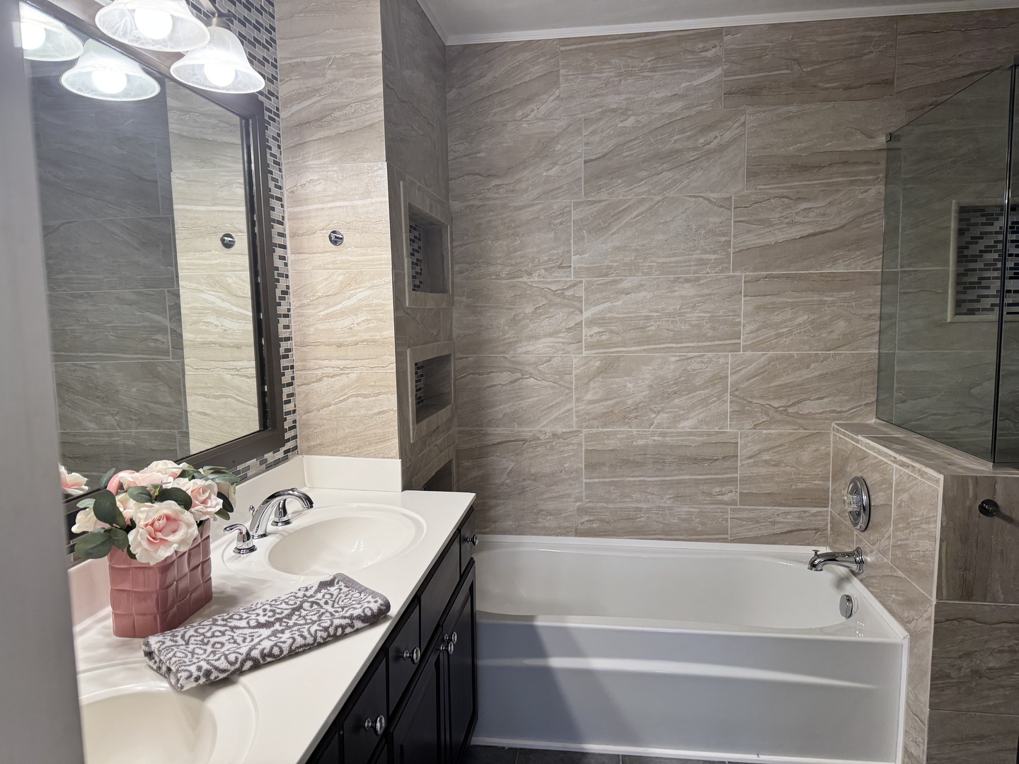 200 Chesterfield Court #D, Schaumburg, IL 60193