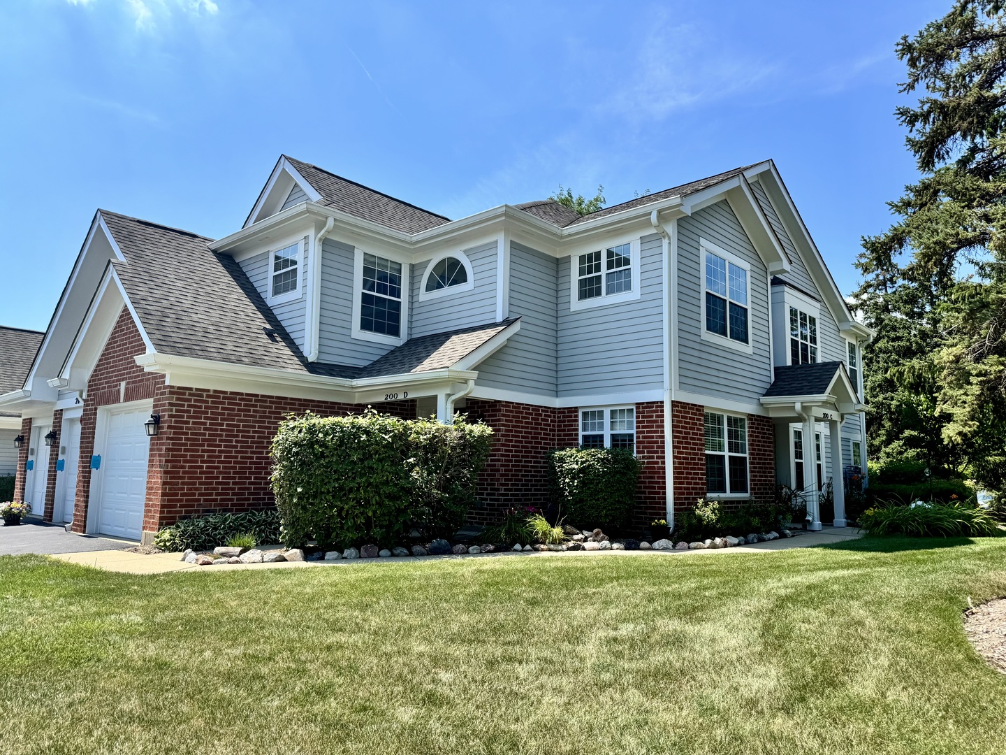 200 Chesterfield Court #D, Schaumburg, IL 60193