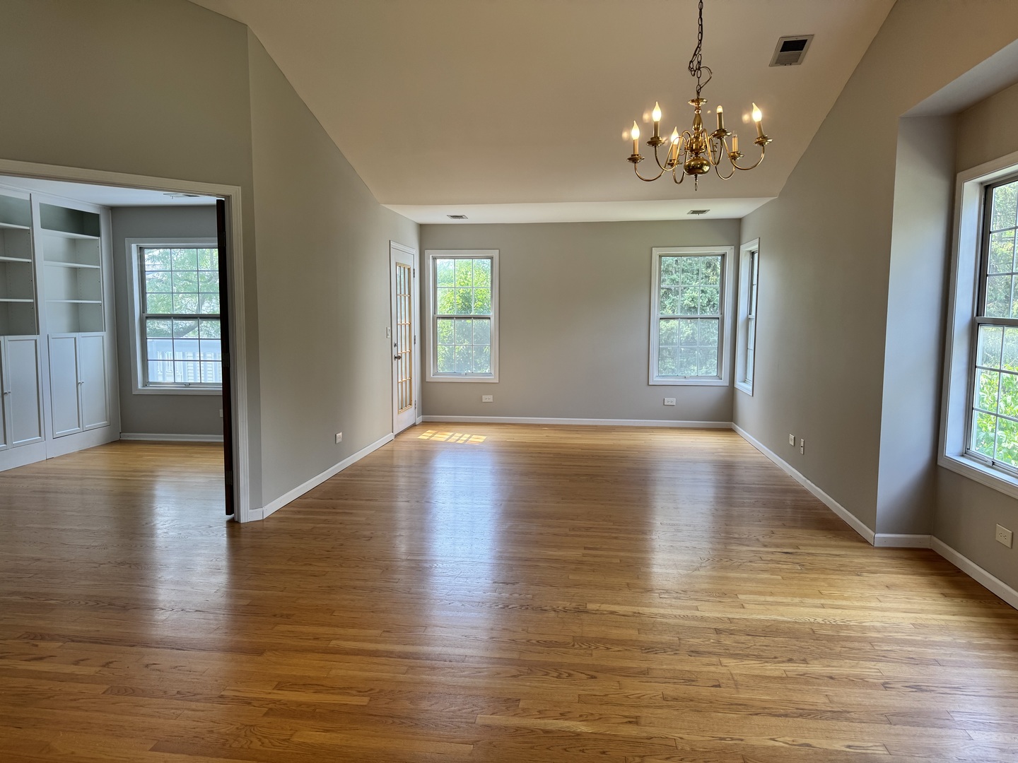 200 Chesterfield Court #D, Schaumburg, IL 60193