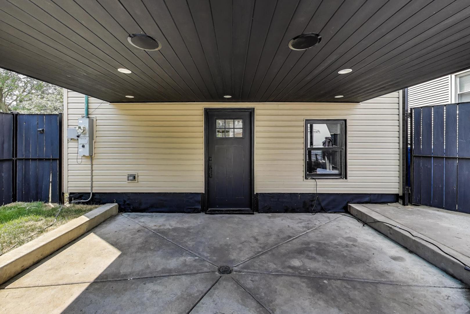 4305 N Mobile Avenue, Chicago, IL 60634