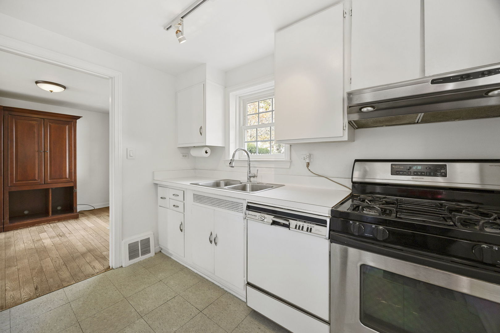 8136 W 26th Street, North Riverside, IL 60546