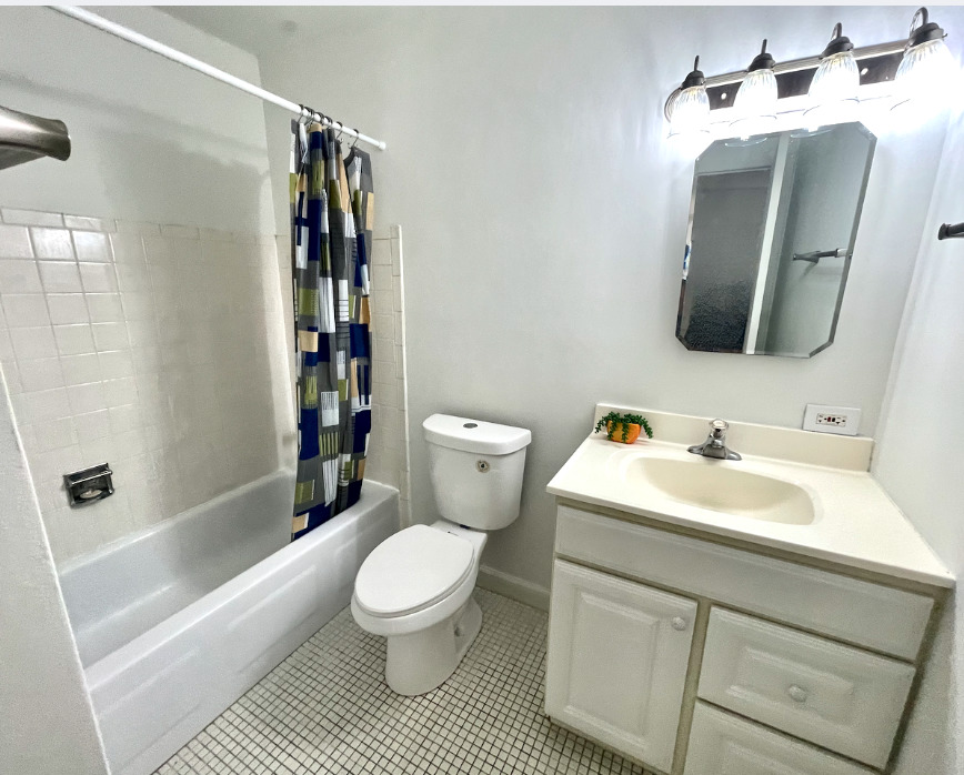 13 Kingery Quarter #106B, Willowbrook, IL 60527
