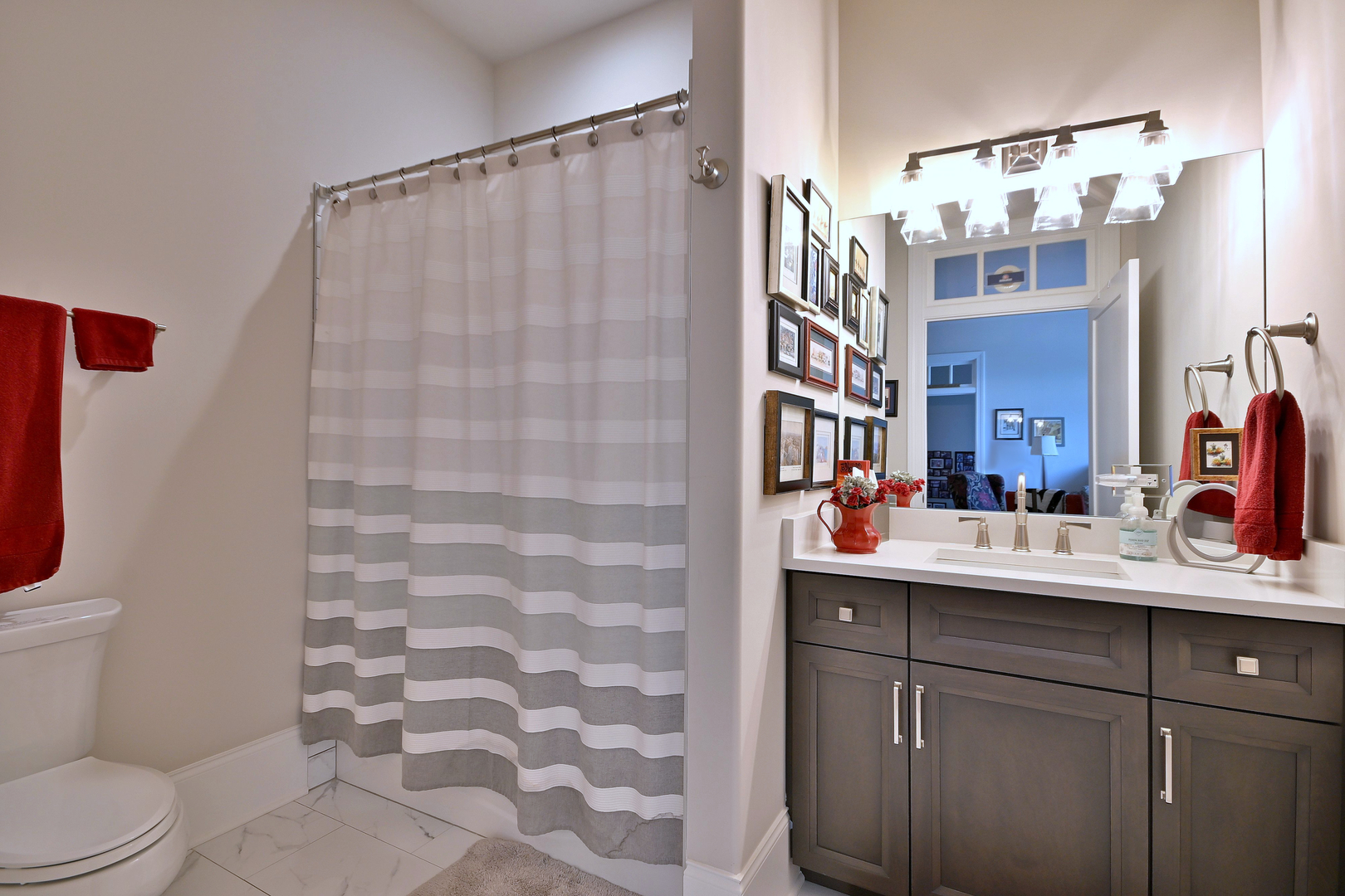 105 S Cottage Hill Avenue #303, Elmhurst, IL 60126