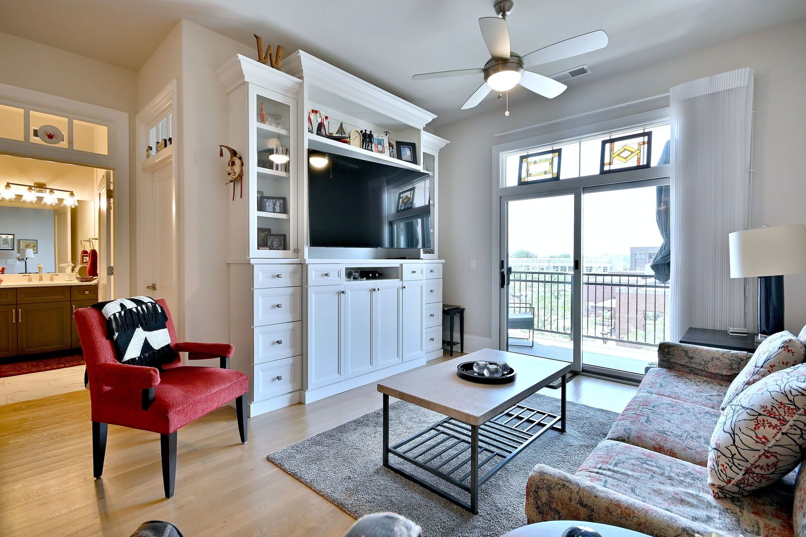 105 S Cottage Hill Avenue #303, Elmhurst, IL 60126