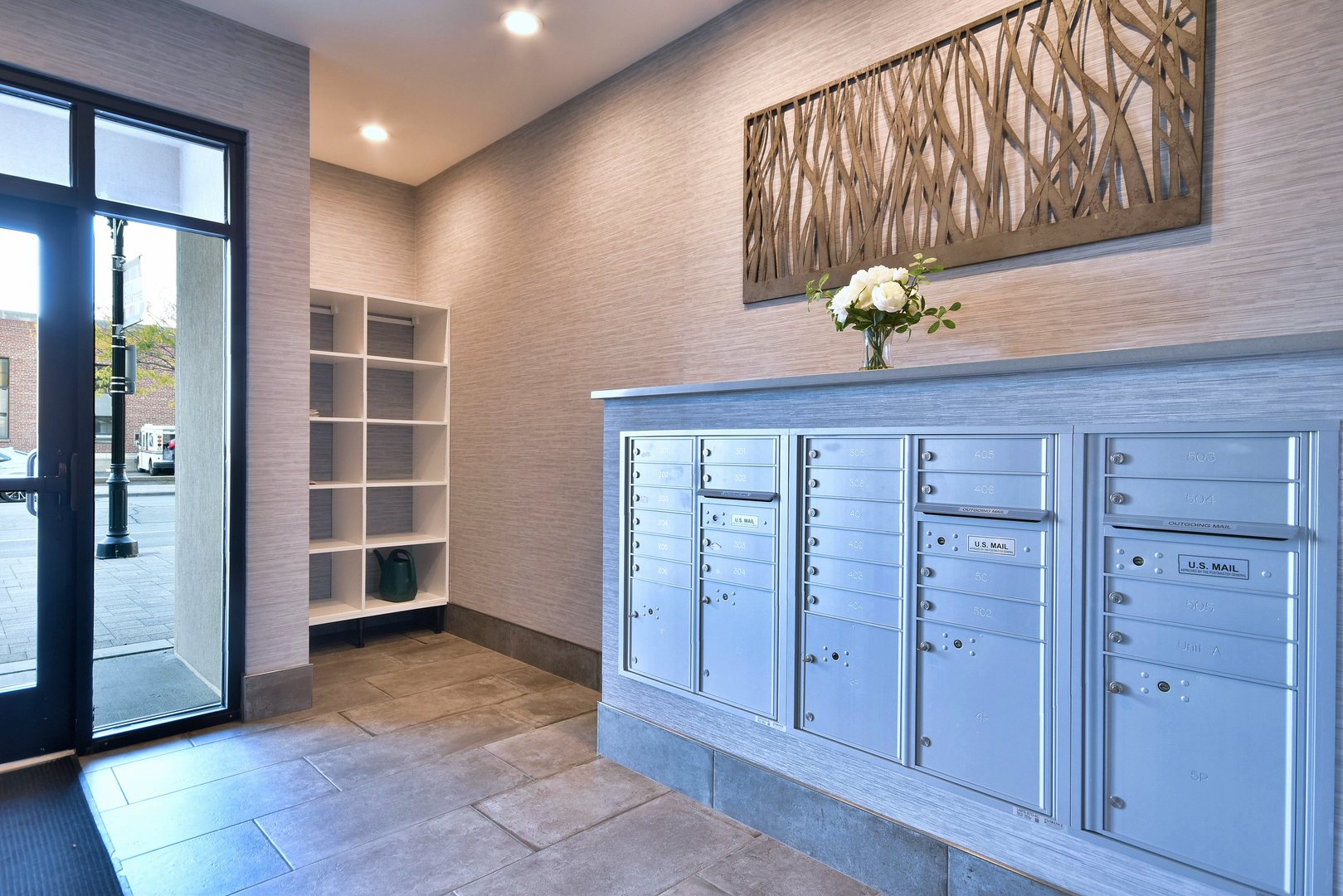 105 S Cottage Hill Avenue #303, Elmhurst, IL 60126