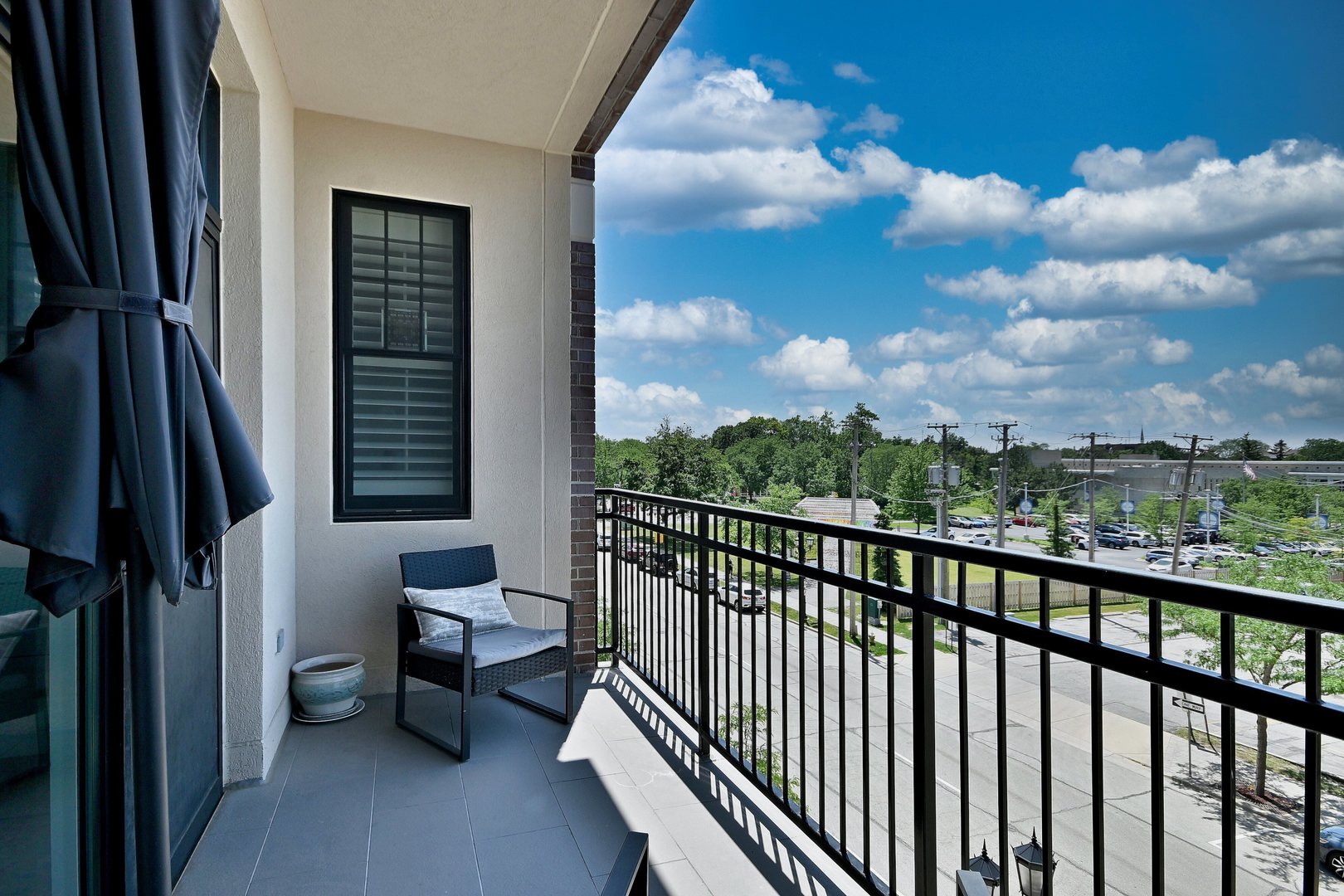 105 S Cottage Hill Avenue #303, Elmhurst, IL 60126
