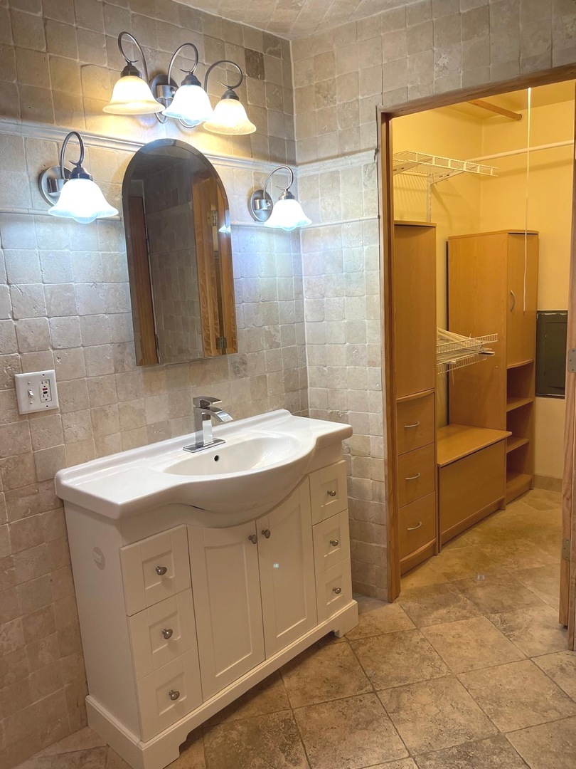 300 N State Street #5011, Chicago, IL 60654