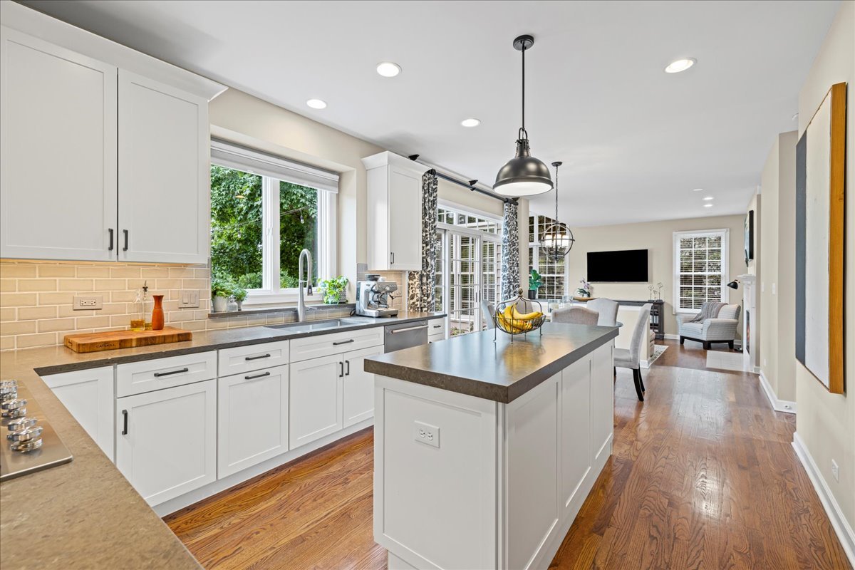 1917 Halifax Street, Libertyville, IL 60048