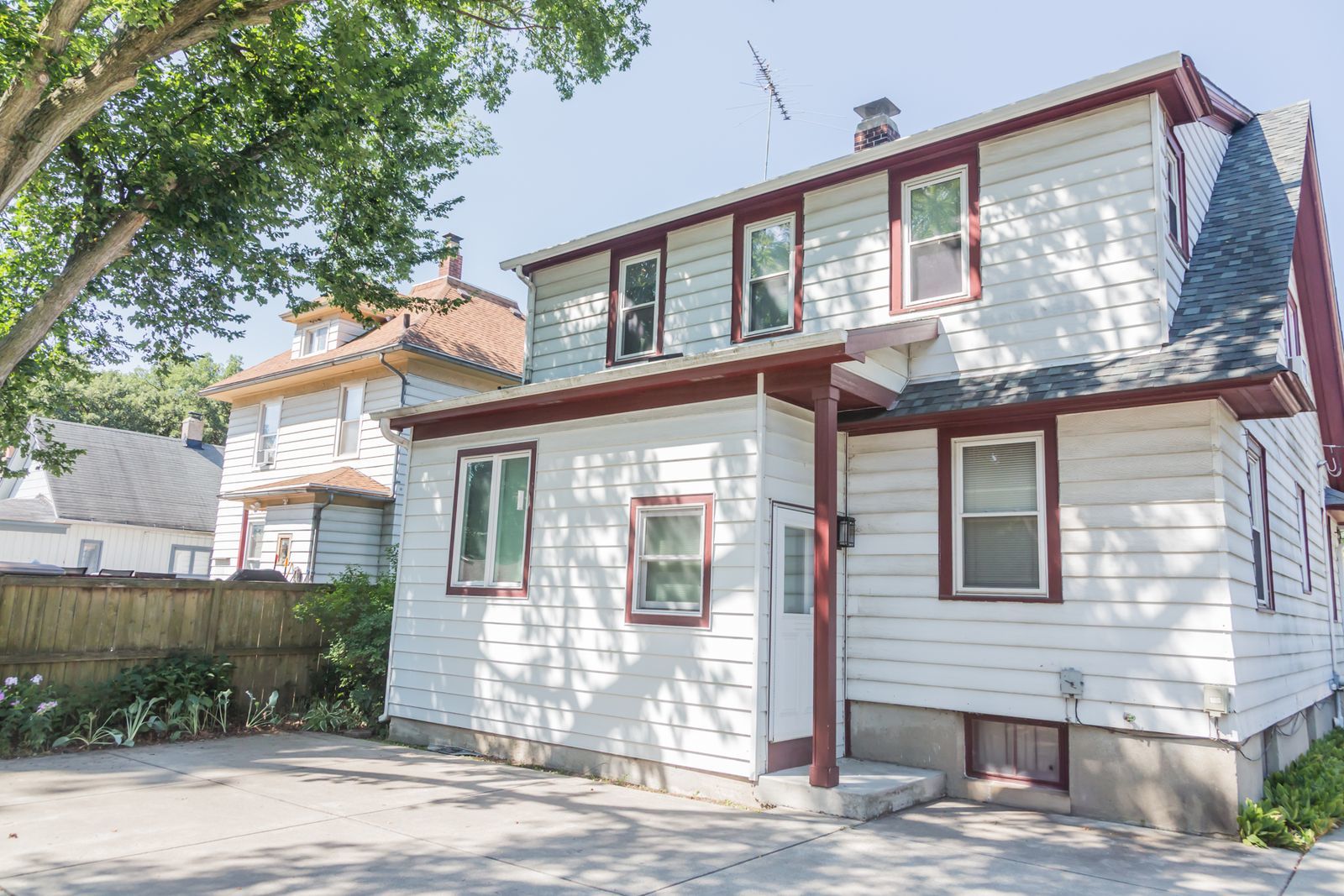523 N LIBERTY Street, Elgin, IL 60120