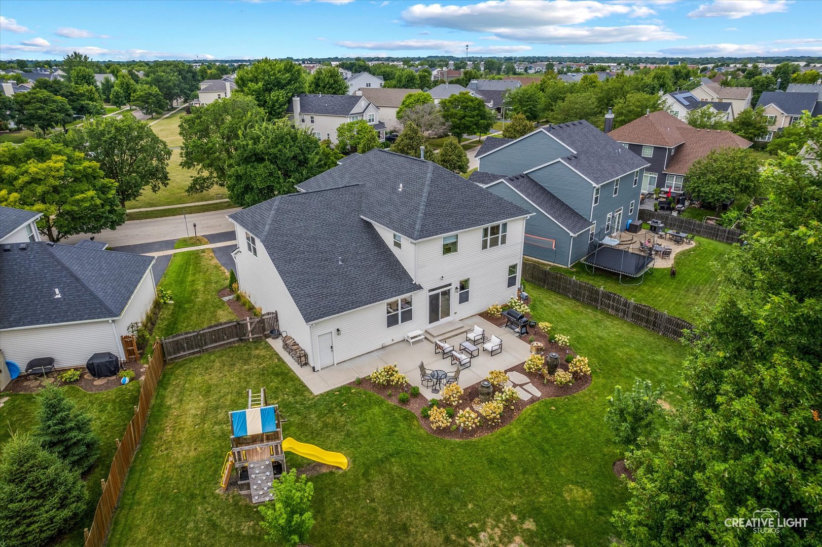 692 BONAVENTURE Drive, Oswego, IL 60543