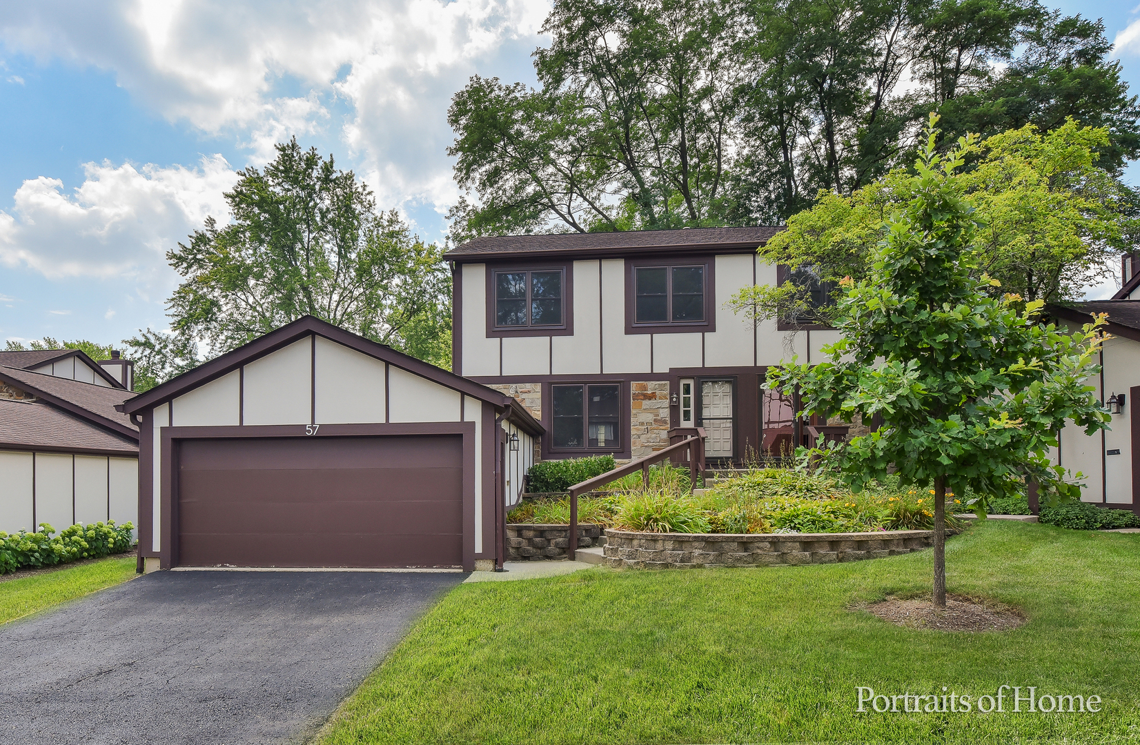 57 white oak Circle, St. Charles, IL 60174