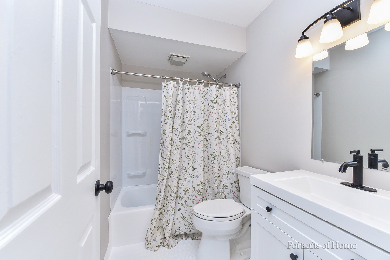 57 white oak Circle, St. Charles, IL 60174