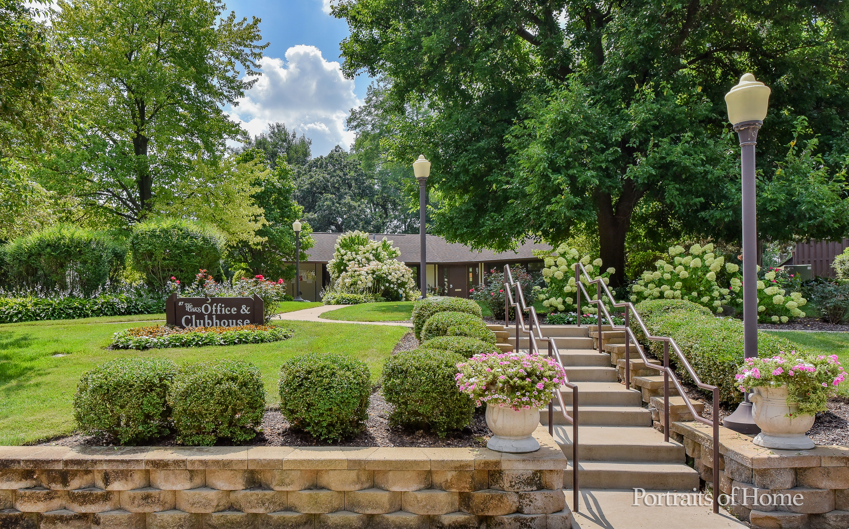 57 white oak Circle, St. Charles, IL 60174
