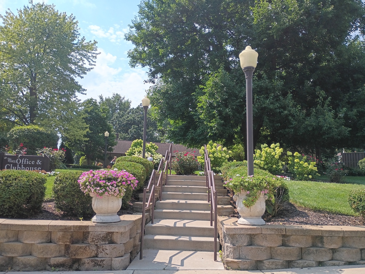 57 white oak Circle, St. Charles, IL 60174