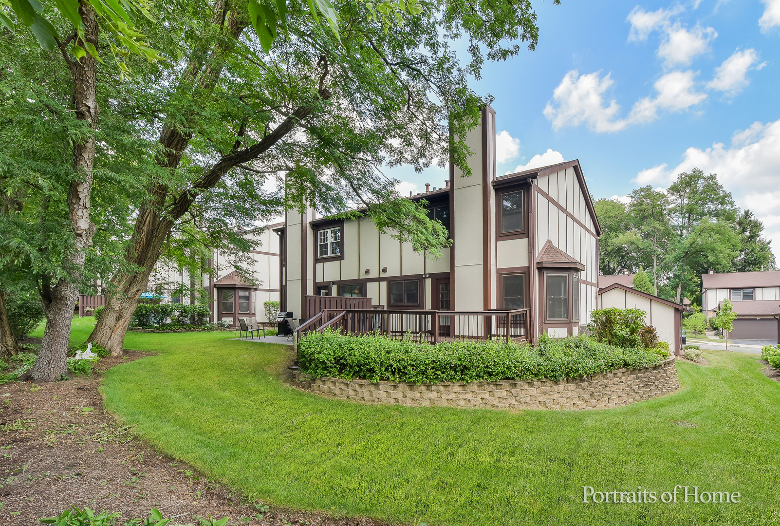 57 white oak Circle, St. Charles, IL 60174