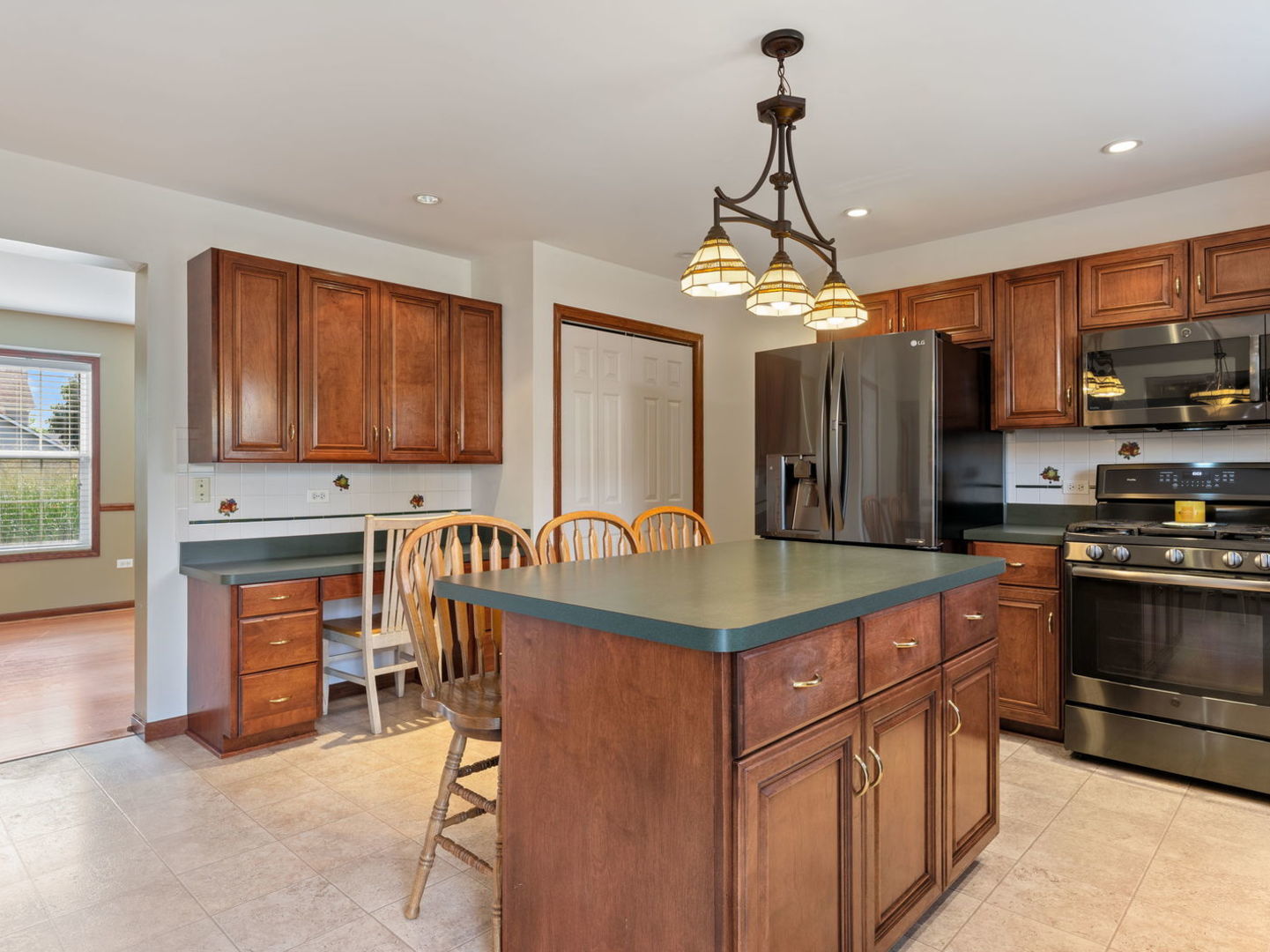 377 Blackfoot Drive, Bolingbrook, IL 60490