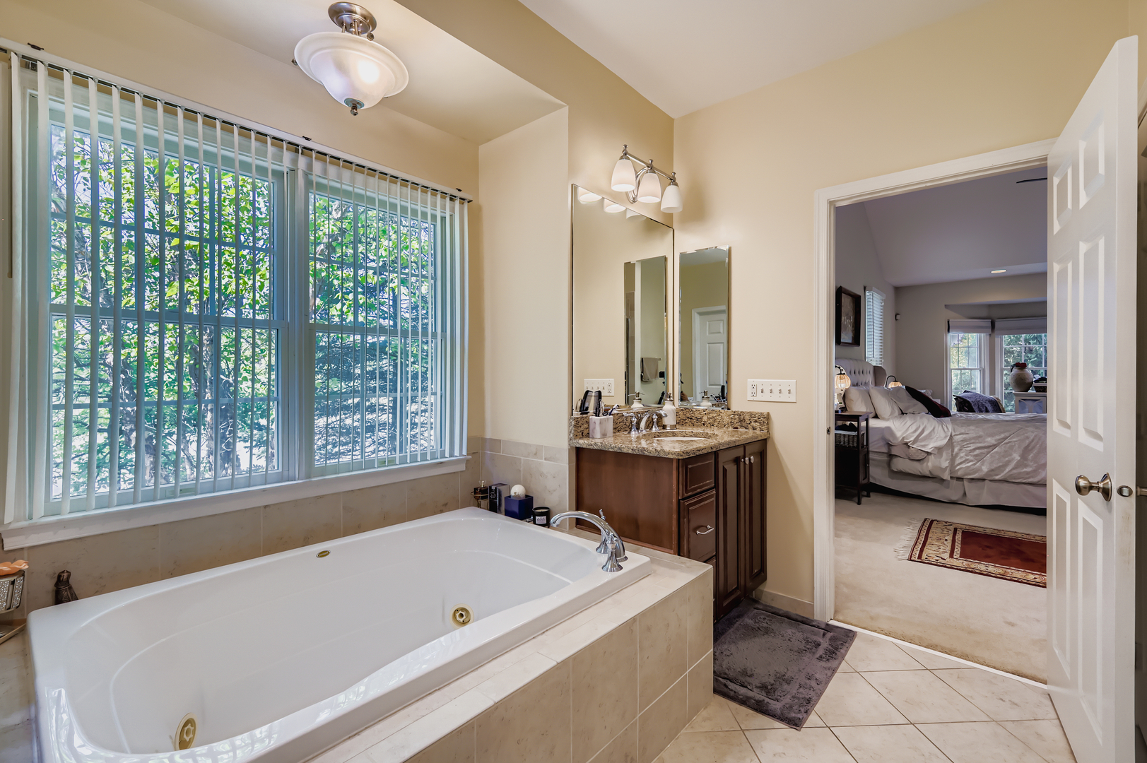 2 Wood Oaks Drive, South Barrington, IL 60010