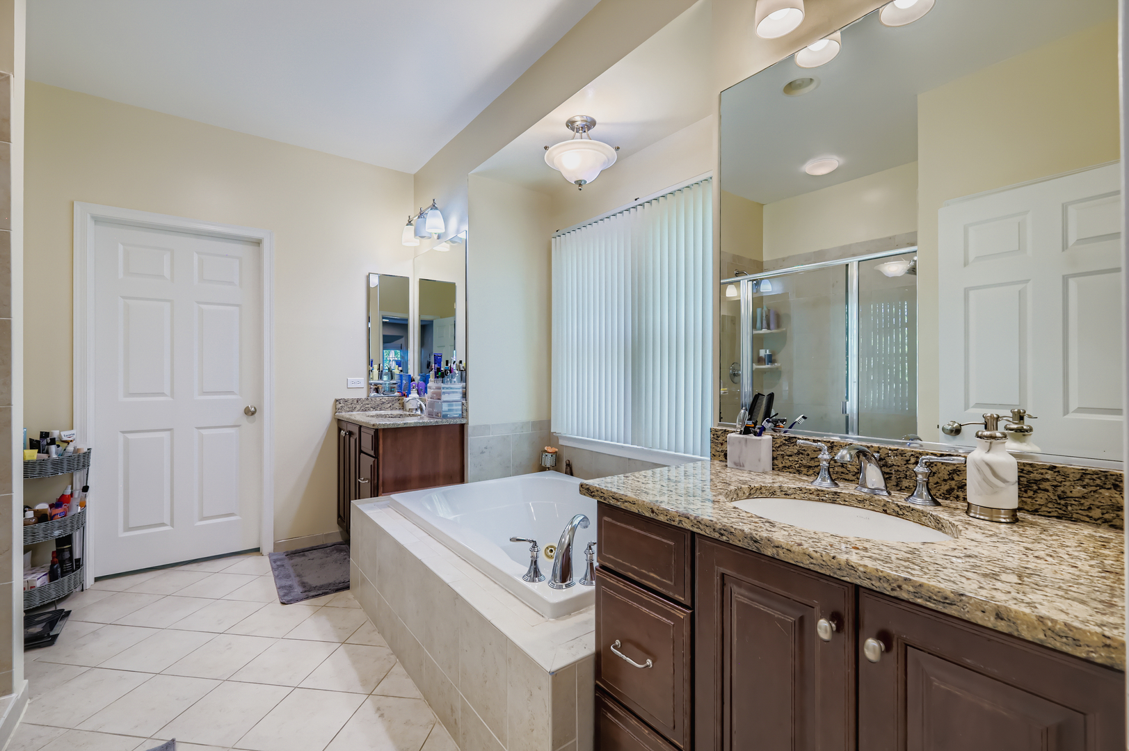 2 Wood Oaks Drive, South Barrington, IL 60010