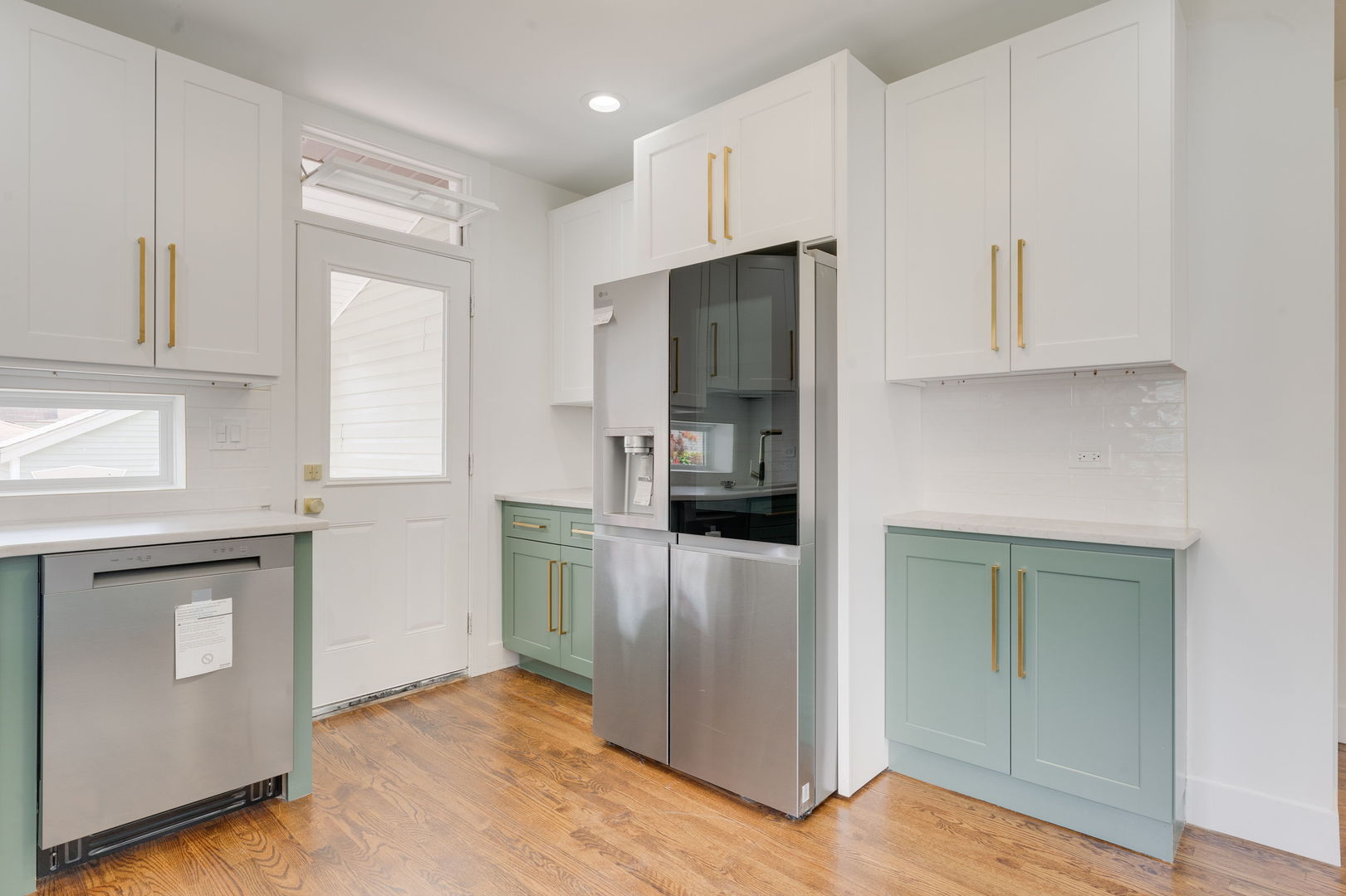 5853 W Newport Avenue, Chicago, IL 60634