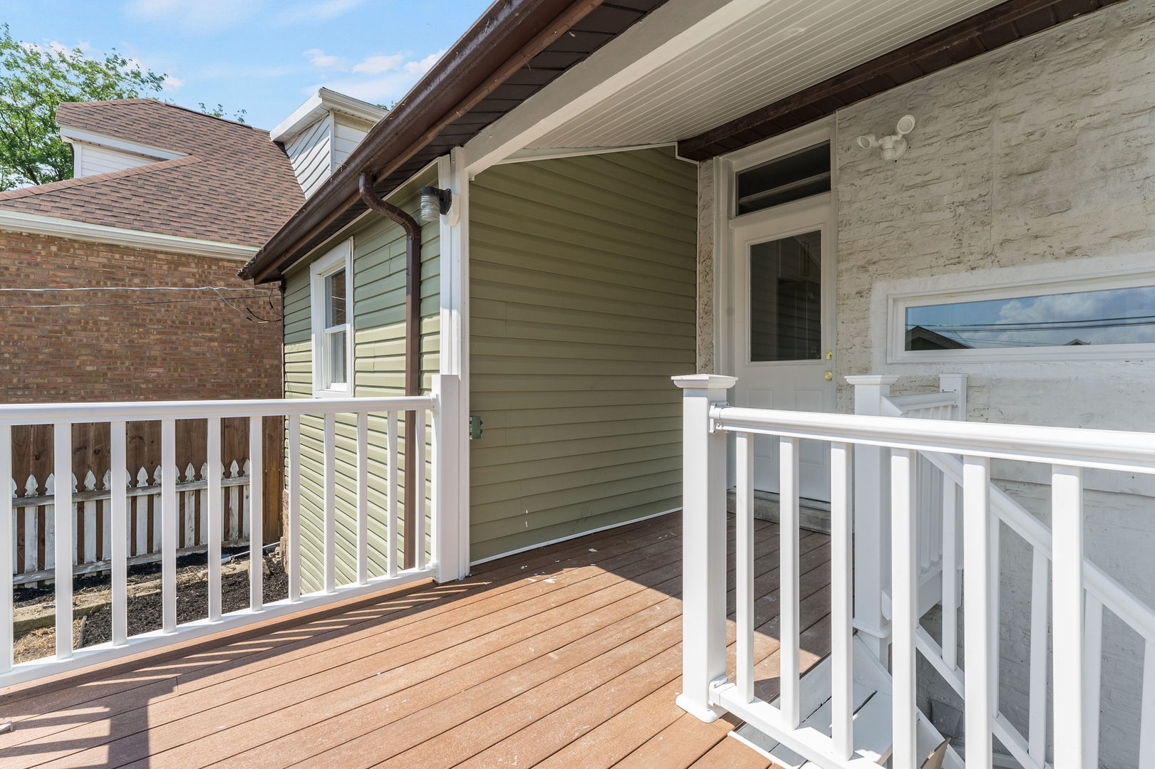 5853 W Newport Avenue, Chicago, IL 60634