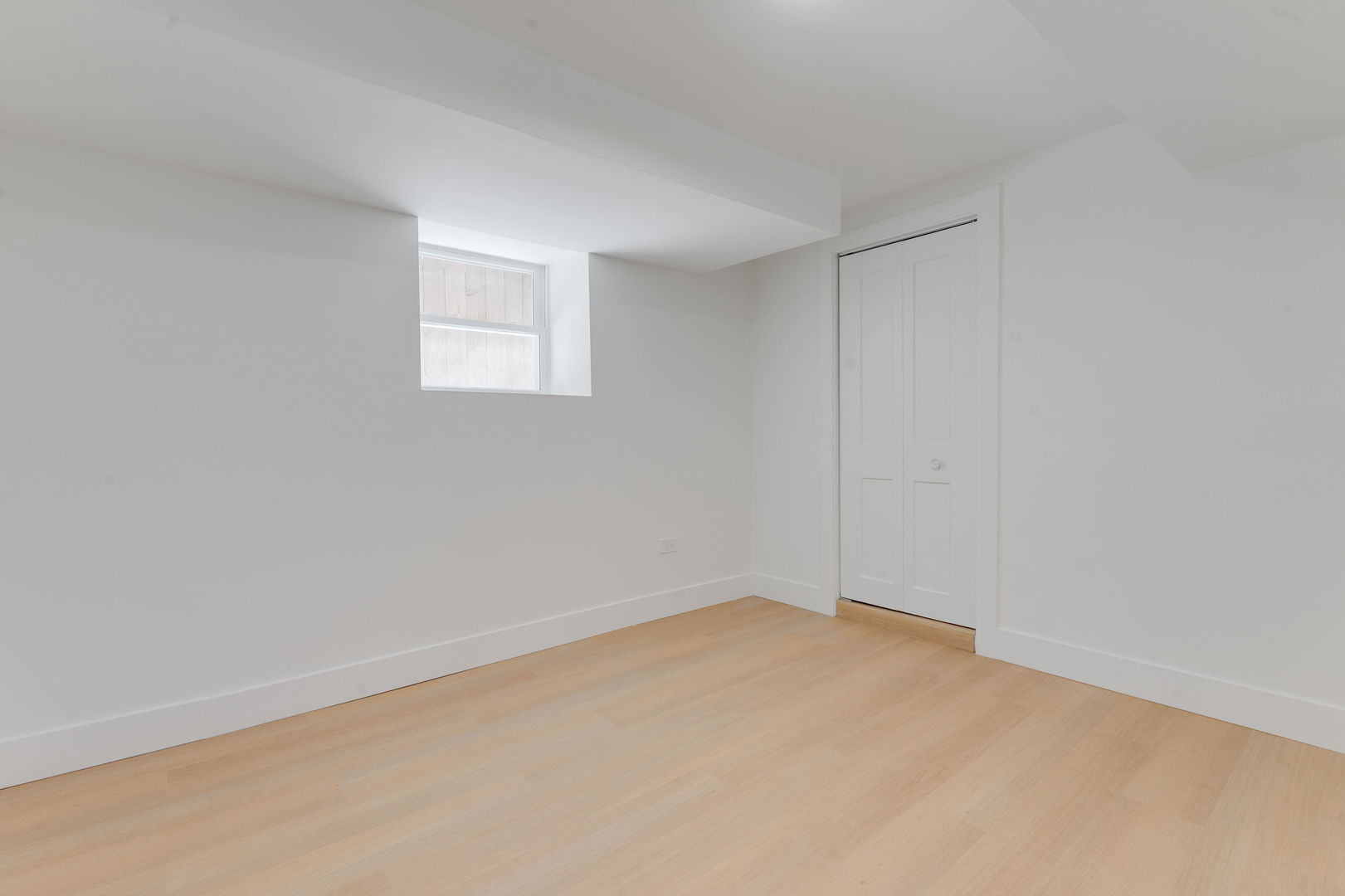 5853 W Newport Avenue, Chicago, IL 60634