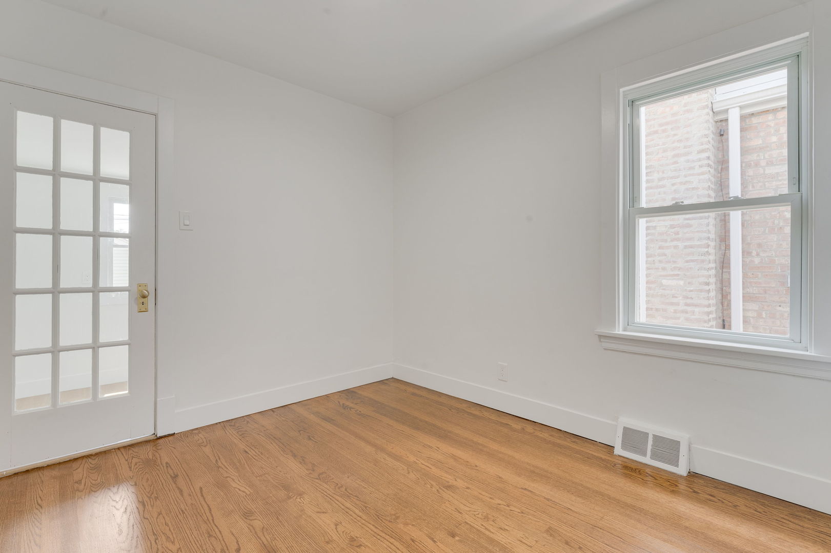 5853 W Newport Avenue, Chicago, IL 60634