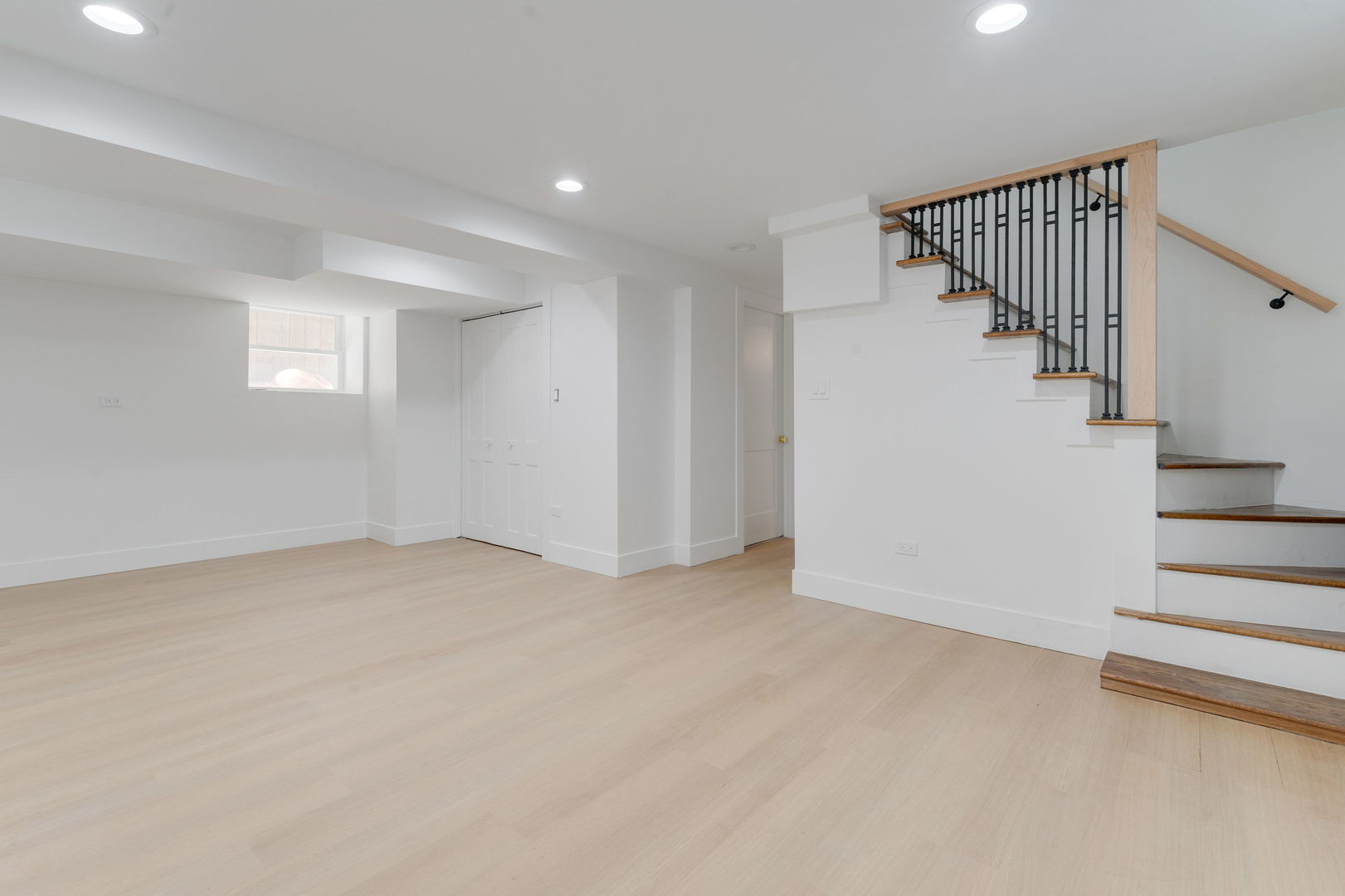5853 W Newport Avenue, Chicago, IL 60634