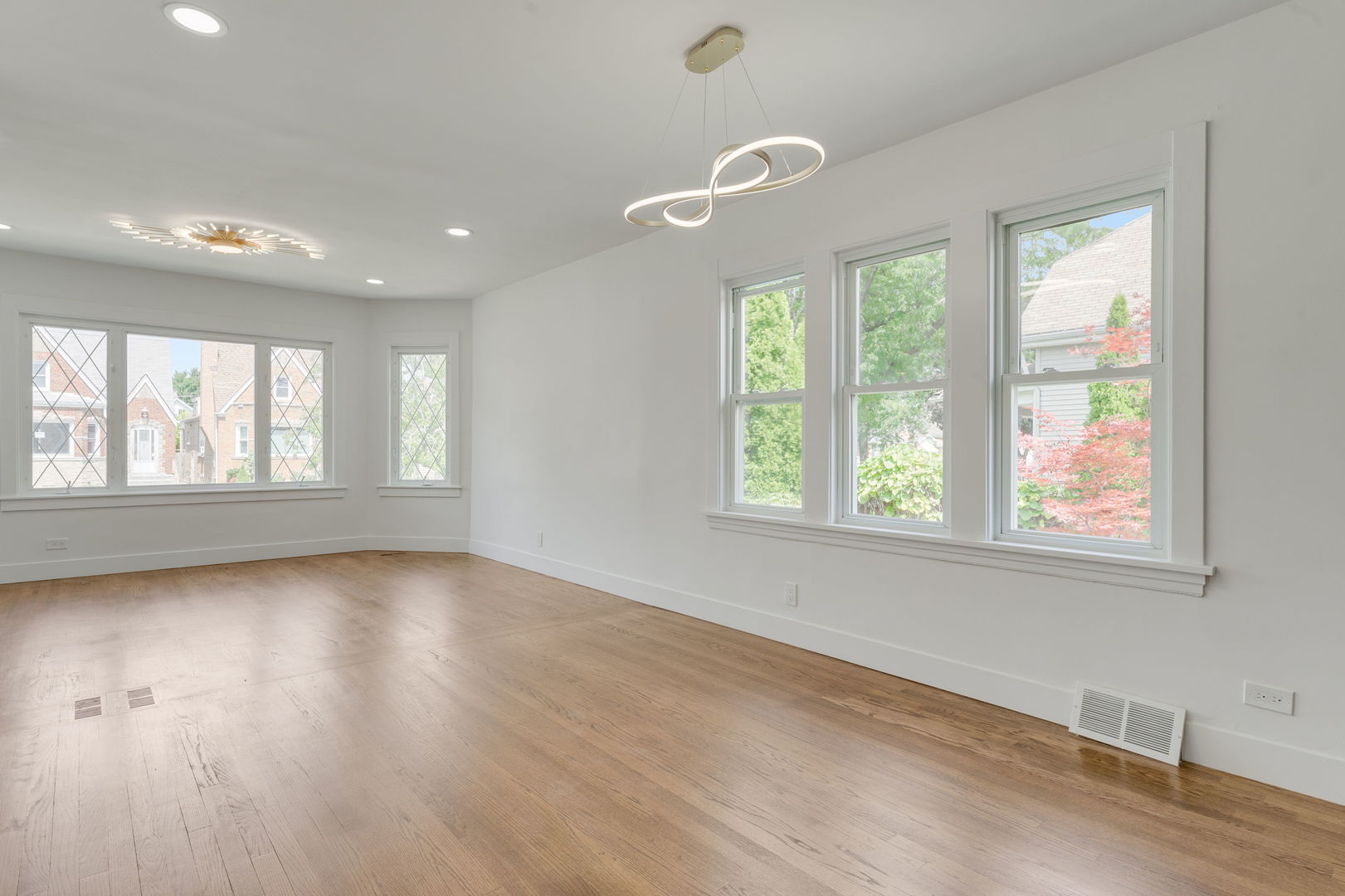 5853 W Newport Avenue, Chicago, IL 60634
