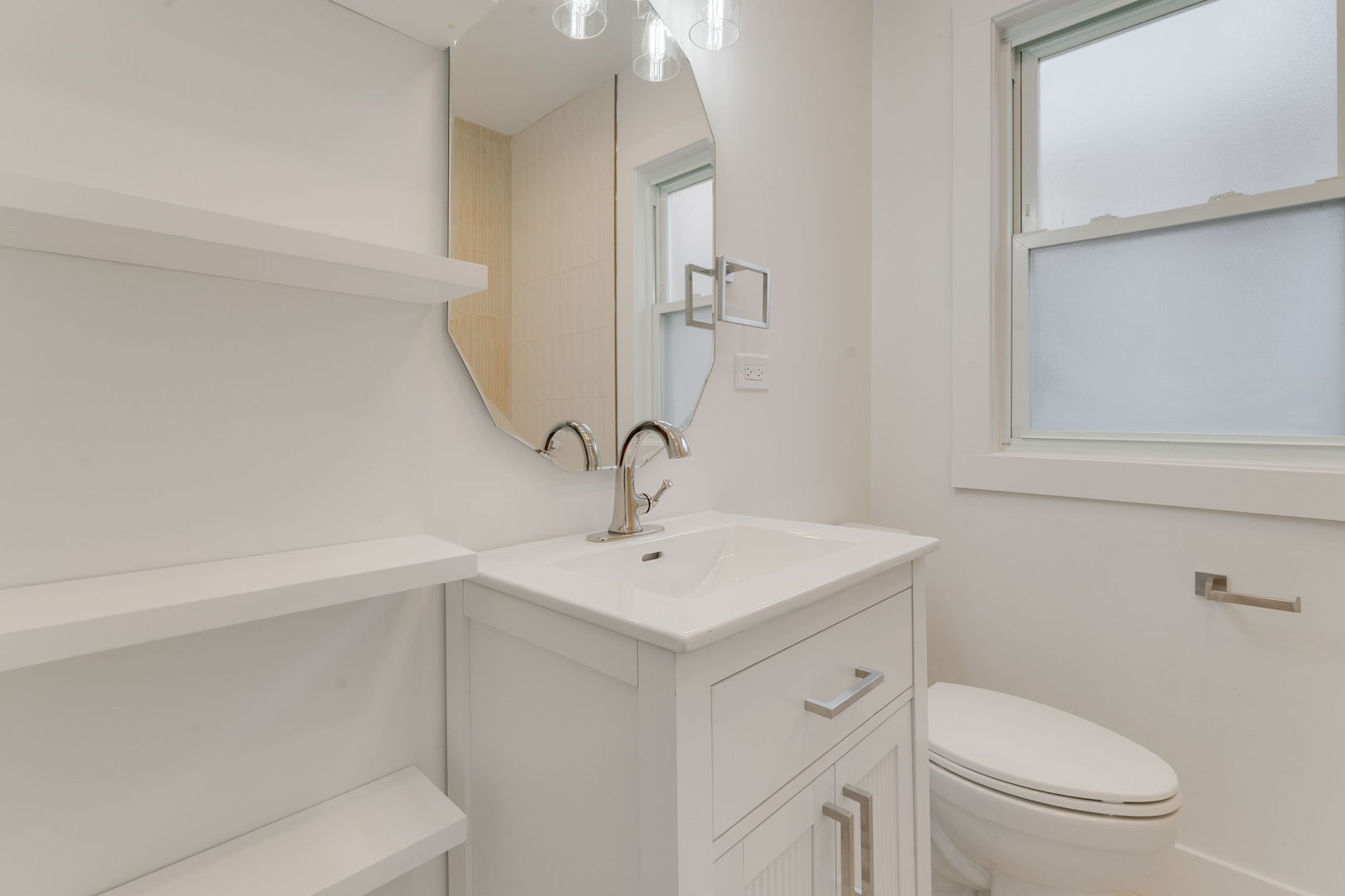 5853 W Newport Avenue, Chicago, IL 60634