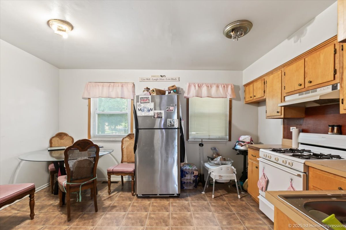 644 W Englewood Avenue, Chicago, IL 60621