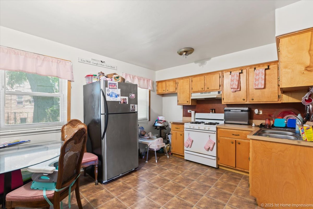 644 W Englewood Avenue, Chicago, IL 60621